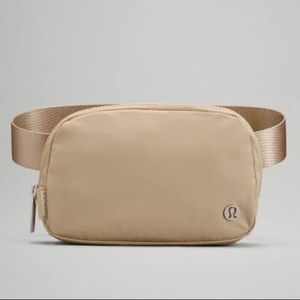 NWT Lululemon everywhere belt bag in Trench